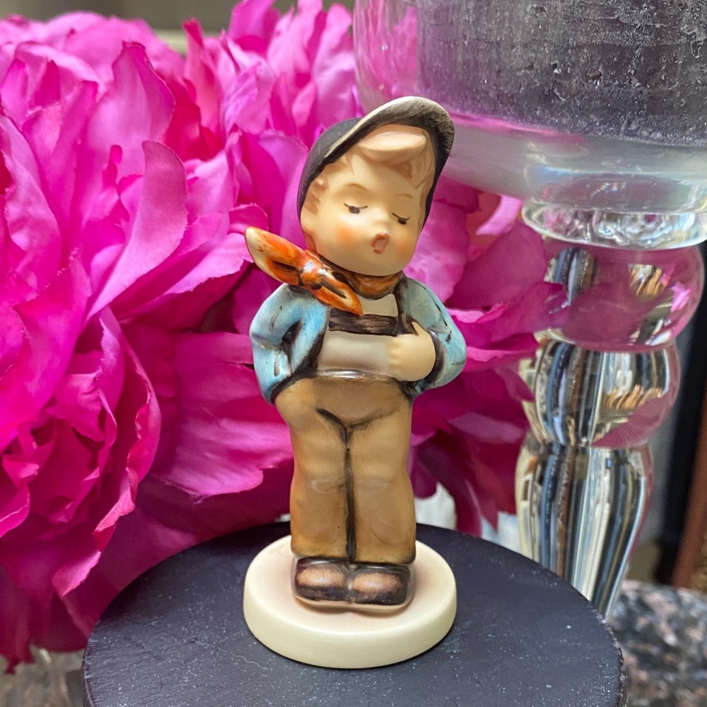 Vintage Hummel - Lucky Fellow Figurine 560 / 1989.  Perfect condition